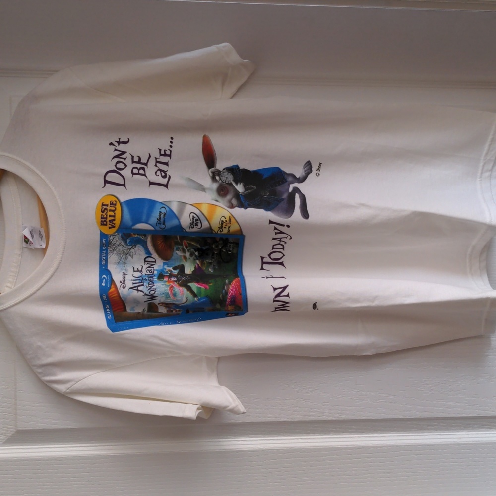 Alice in Wonderland Blue-Ray DVD Promo T-Shirt 2010 (Never Worn)